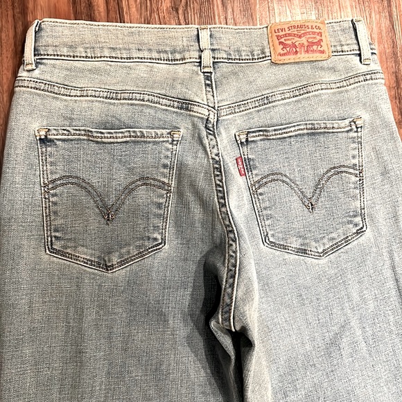 NWOT Levi’s Mid Rise Distressed Classic Boot - Picture 8 of 11